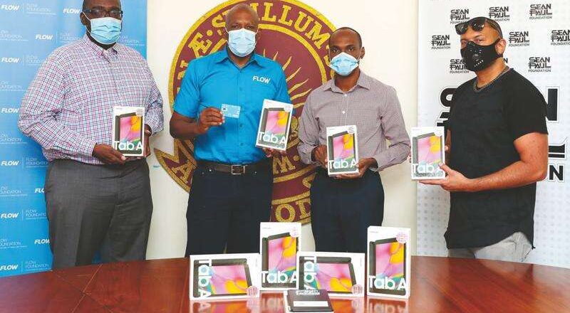 Garfield Reece, Dwight K. Williams, Dwight Pennycooke and Sean Paul at the tablet handover. Jamaica Observer